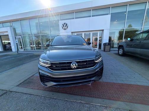 Platinum Gray 2024 Volkswagen Tiguan 2.0T SE R-Line Black