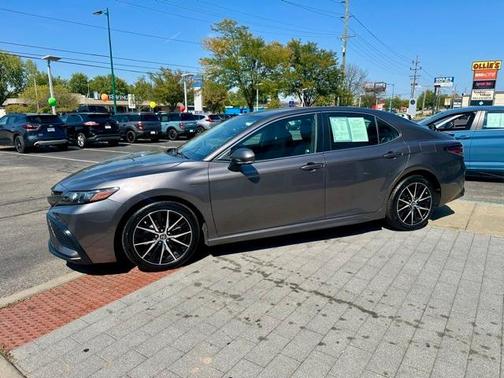 2022 Toyota Camry SE