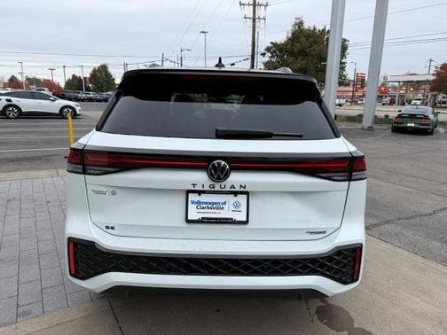 2026 Volkswagen Tiguan 2.0T SE R-Line Black