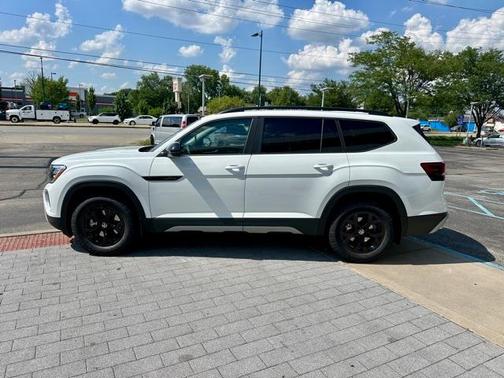 2025 Volkswagen Atlas 2.0T Peak Edition