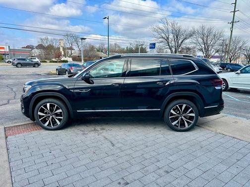 2026 Volkswagen Atlas 2.0T SEL Premium R-Line