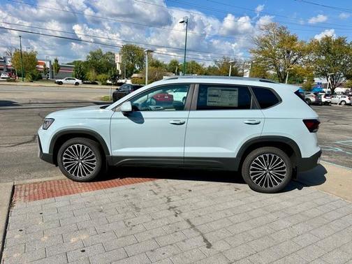 2025 Volkswagen Taos 1.5T SE