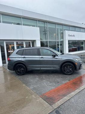 Platinum Gray Metallic 2024 Volkswagen Tiguan 2.0T SE R-Line Black