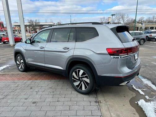 Silver Mist Metallic 2026 Volkswagen Atlas 2.0T SE W/TECHNOLOGY