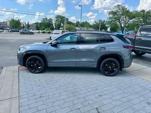 2025 Volkswagen Tiguan 2.0T SE R-Line Black