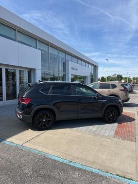 Deep Black Pearl Effect 2022 Volkswagen Taos 1.5T SE