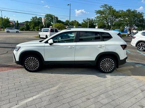 2025 Volkswagen Taos 1.5T SE