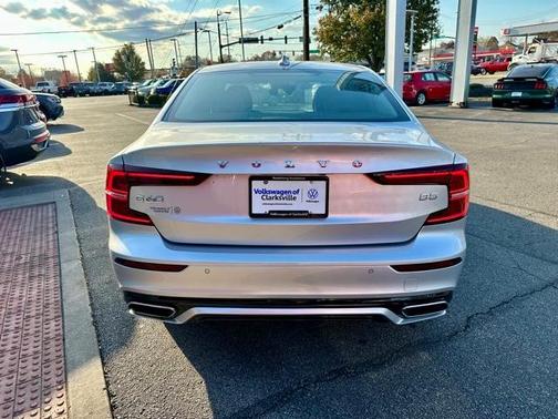 2022 Volvo S60 B5 Momentum