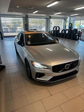 2022 Volvo S60 B5 Momentum