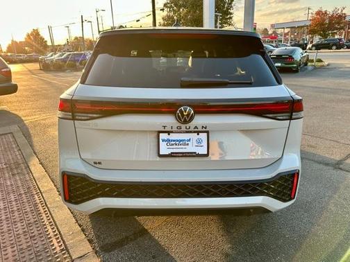 2026 Volkswagen Tiguan 2.0T SE R-Line Black