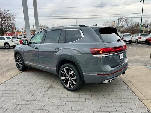 2026 Volkswagen Atlas 2.0T SEL Premium R-Line