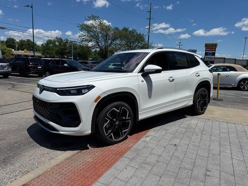 White Pearl 2026 Volkswagen Tiguan 2.0T SEL R-Line Turbo