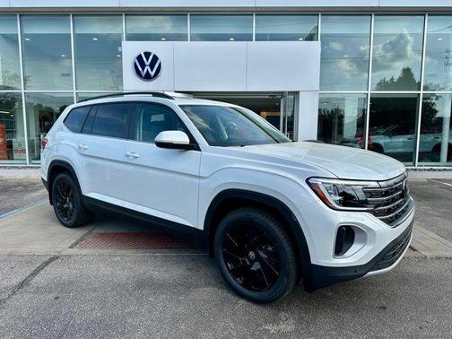 White Pearl 2026 Volkswagen Atlas 2.0T SE W/TECHNOLOGY