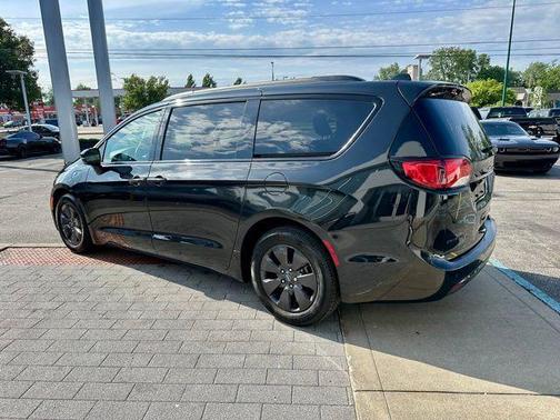 Brilliant Black Crystal Pearlcoat 2020 Chrysler Pacifica Hybrid Limited