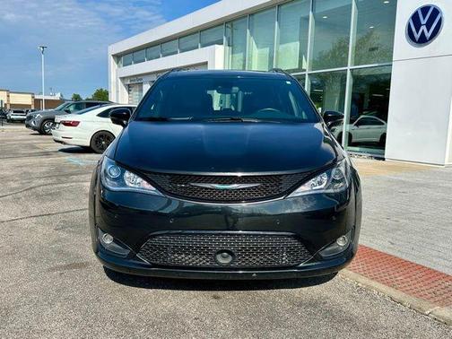 Brilliant Black Crystal Pearlcoat 2020 Chrysler Pacifica Hybrid Limited