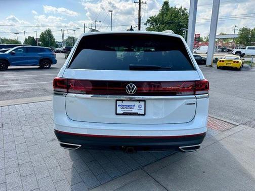 White Pearl 2026 Volkswagen Atlas 2.0T SE W/TECHNOLOGY