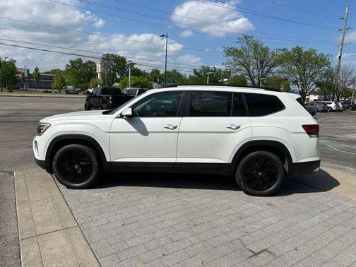 White Pearl 2026 Volkswagen Atlas 2.0T SE W/TECHNOLOGY