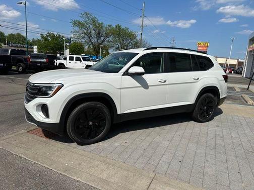 White Pearl 2026 Volkswagen Atlas 2.0T SE W/TECHNOLOGY