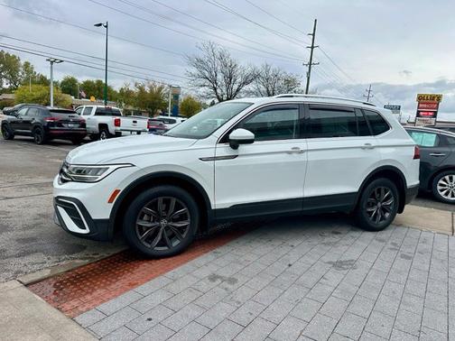 White 2022 Volkswagen Tiguan 2.0T SE