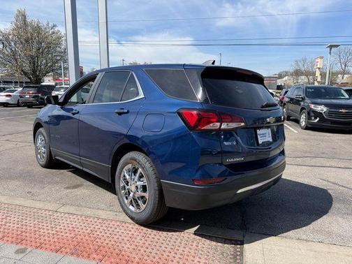 Blue Glow Metallic 2022 Chevrolet Equinox 1LT