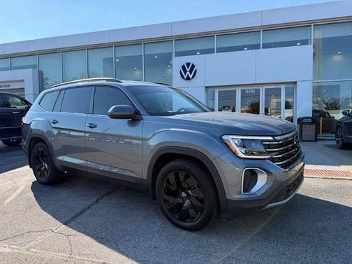 Platinum Gray Metallic 2024 Volkswagen Atlas 2.0T SE w/Technology
