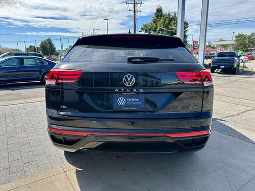 Deep Black 2023 Volkswagen Atlas Cross Sport 2.0T SEL R-Line