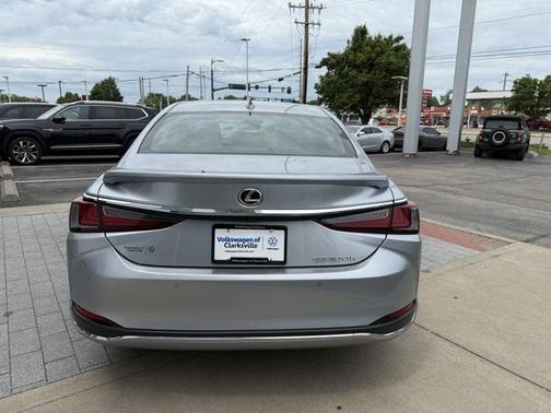 2023 Lexus ES 300h Luxury