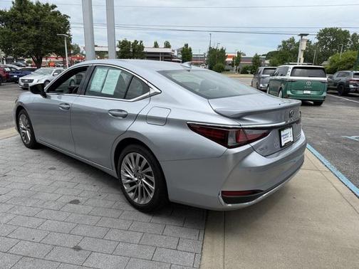 2023 Lexus ES 300h Luxury