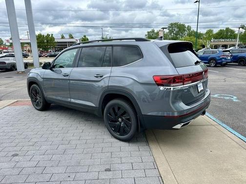 2025 Volkswagen Atlas 2.0T SE w/Technology 4MOTION