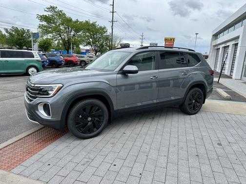 2025 Volkswagen Atlas 2.0T SE w/Technology 4MOTION