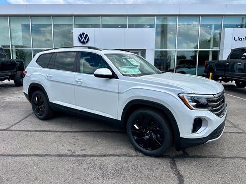 White Pearl 2026 Volkswagen Atlas SE w/Technology