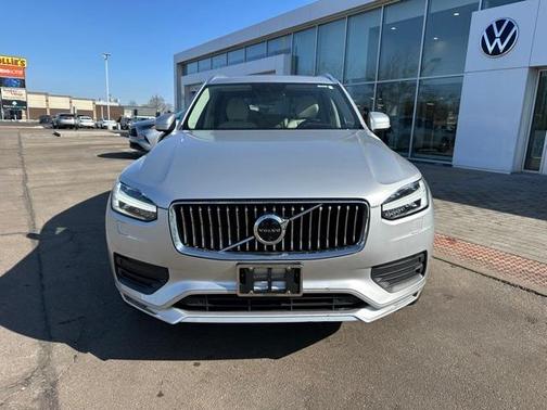 2020 Volvo XC90 T6 Momentum 7 Passenger
