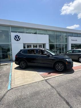 Deep Black 2024 Volkswagen Tiguan 2.0T SE