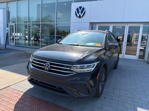 Deep Black 2024 Volkswagen Tiguan 2.0T SE