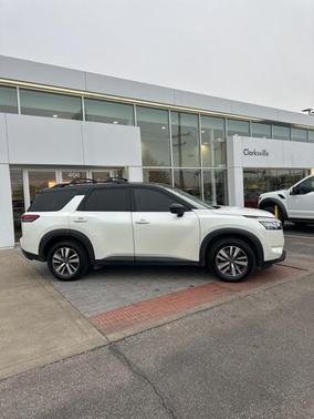 2023 Nissan Pathfinder SL