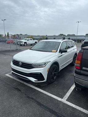 2023 Volkswagen Tiguan 2.0T SE R-Line Black