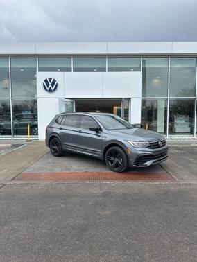 2023 Volkswagen Tiguan 2.0T SE R-Line Black