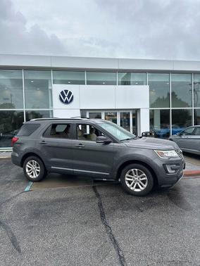 Magnetic 2017 Ford Explorer XLT
