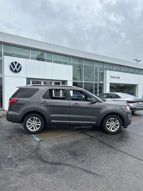 Magnetic 2017 Ford Explorer XLT