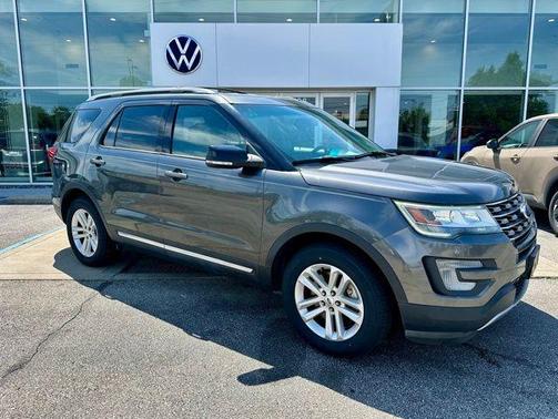 Magnetic 2017 Ford Explorer XLT