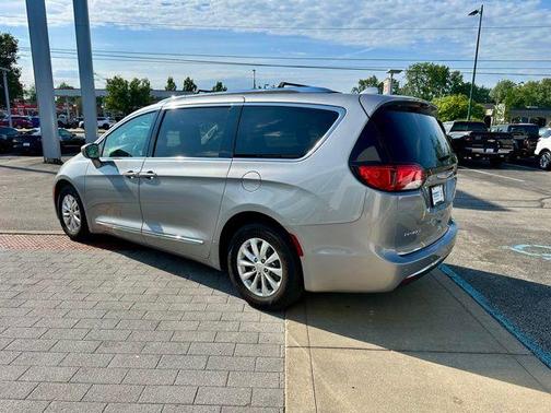 Billet Silver Metallic 2018 Chrysler Pacifica Touring-L