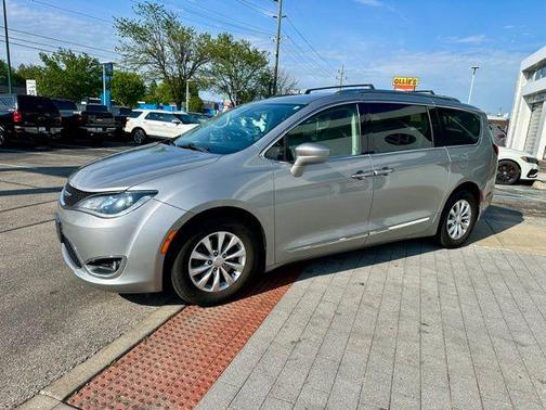 Billet Silver Metallic 2018 Chrysler Pacifica Touring-L