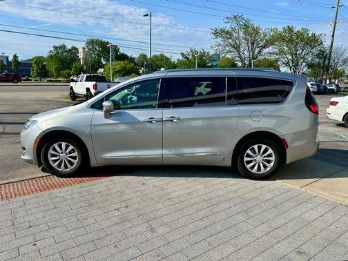 Billet Silver Metallic 2018 Chrysler Pacifica Touring-L