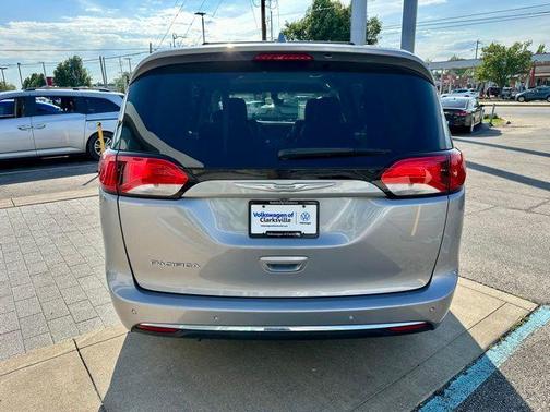 Billet Silver Metallic 2018 Chrysler Pacifica Touring-L