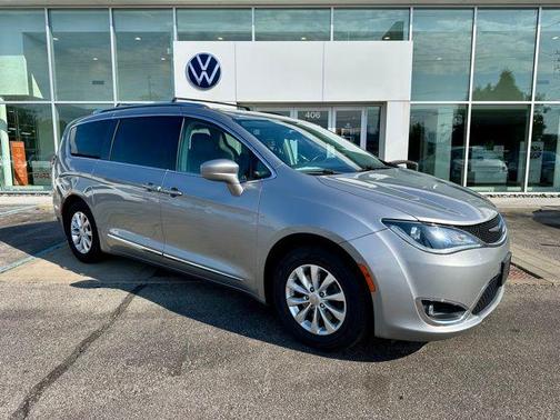 Billet Silver Metallic 2018 Chrysler Pacifica Touring-L