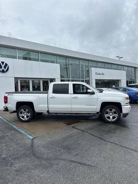 Summit White 2018 Chevrolet Silverado 1500 LT