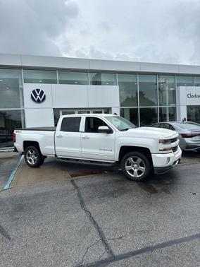 Summit White 2018 Chevrolet Silverado 1500 LT