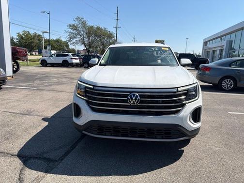 Pure White 2024 Volkswagen Atlas 2.0T SE
