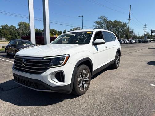 Pure White 2024 Volkswagen Atlas 2.0T SE