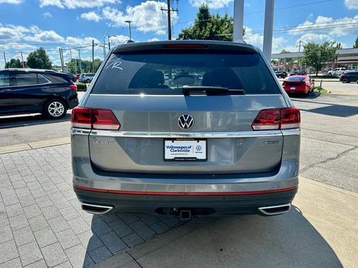Platinum Gray Metallic 2023 Volkswagen Atlas 3.6L V6 SE w/Technology